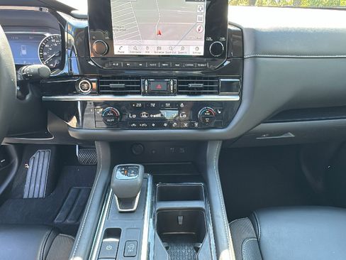 Certified 2024 Nissan Pathfinder SL w/ SL Premium Package image 22