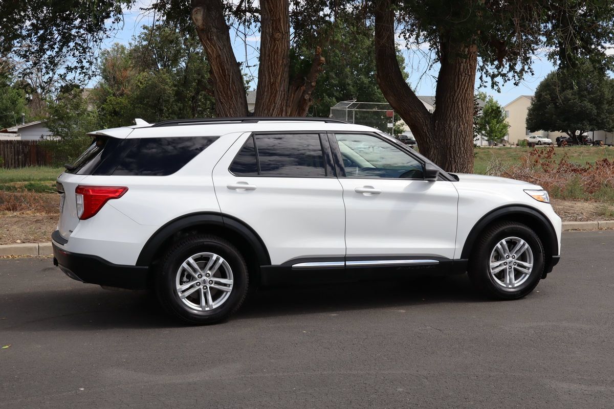 Used 2021 Ford Explorer XLT w/ Equipment Group 202A AWD/4WD image 4