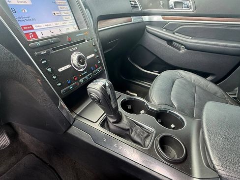 Used 2018 Ford Explorer Limited FWD image 13