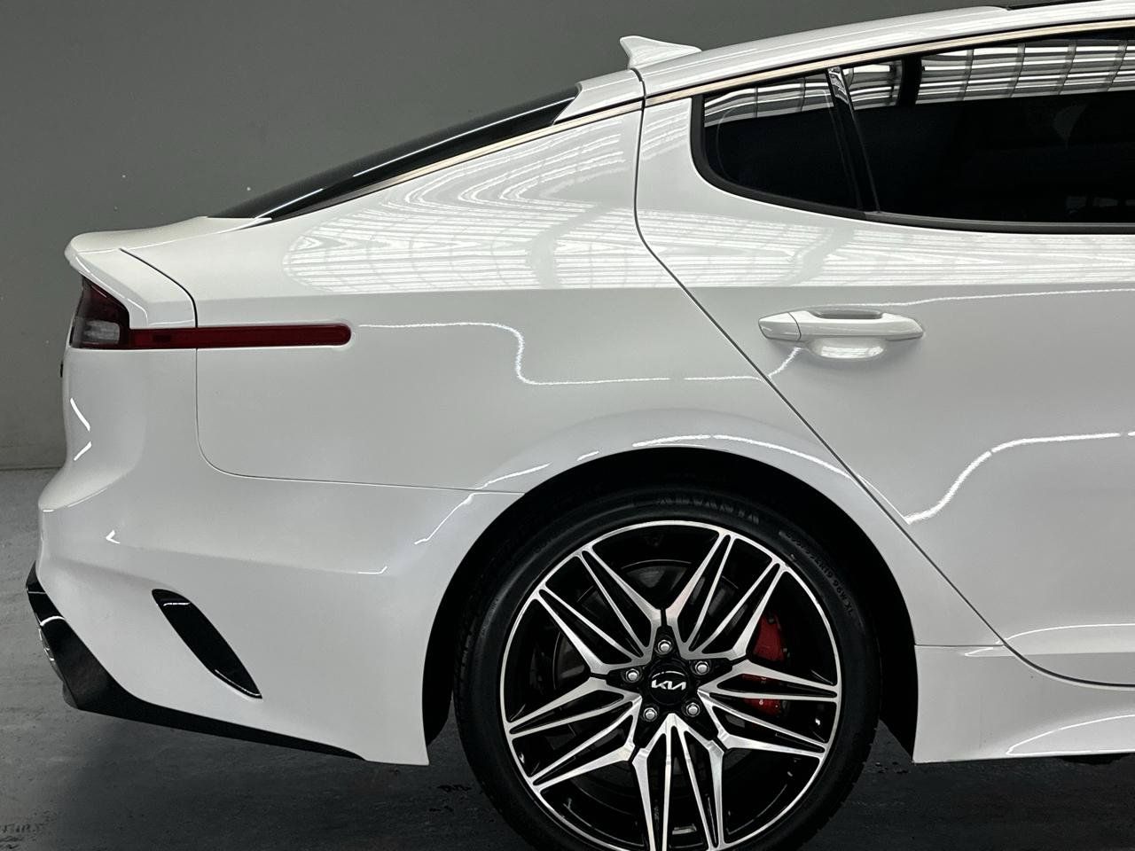 Used 2022 Kia Stinger GT2 RWD image 11