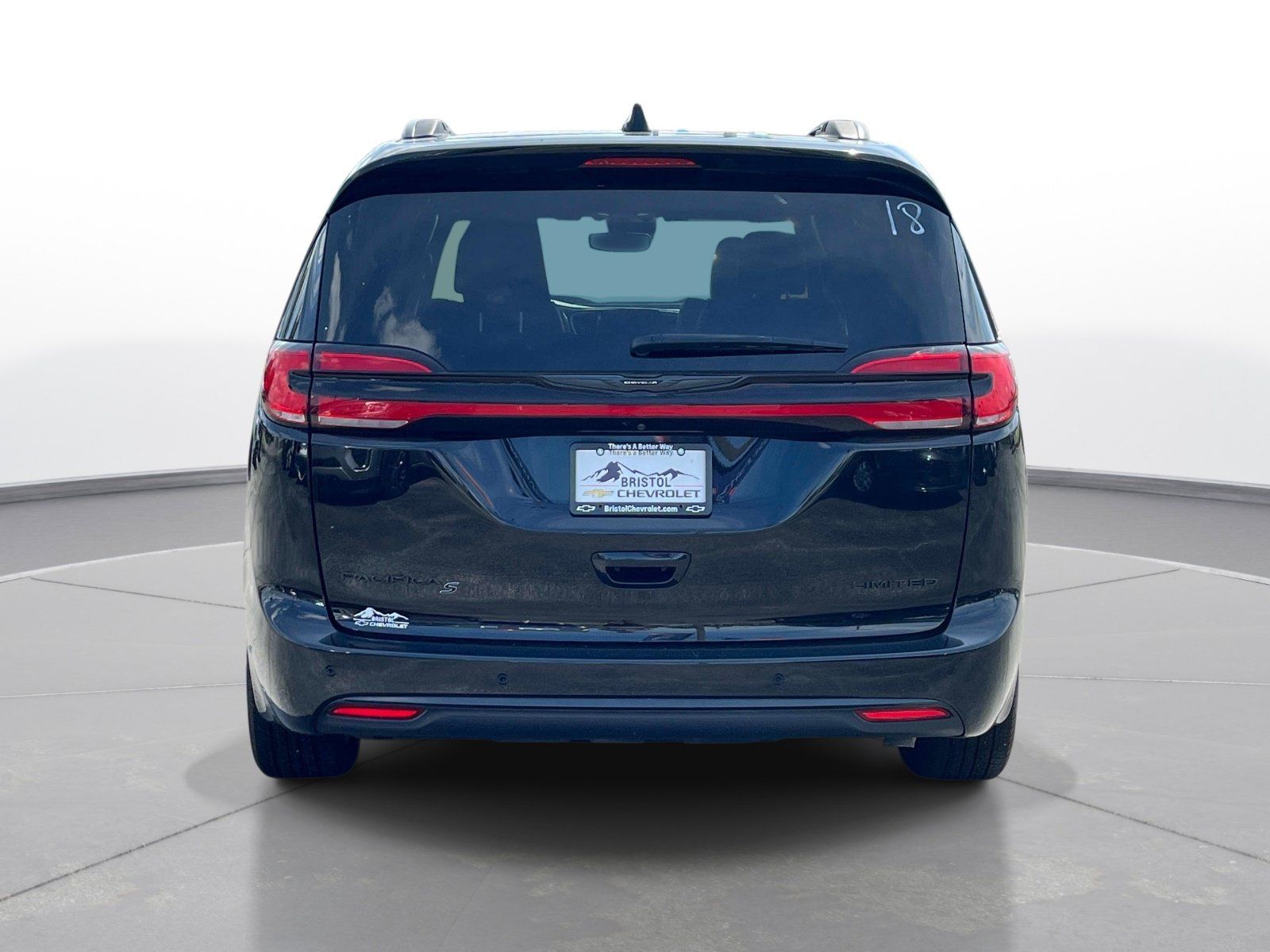 Used 2025 Chrysler Pacifica Limited FWD image 5