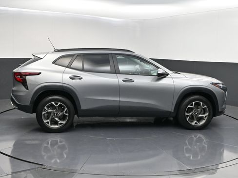Certified 2024 Chevrolet Trax LT w/ Driver Confidence Package FWD image 8