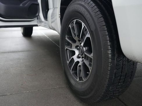 Used 2023 Nissan Titan SV image 11