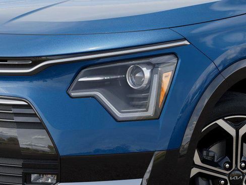 New 2025 Kia Niro EX Touring image 11