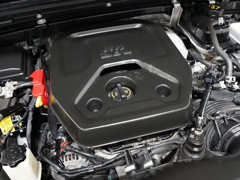 Used 2025 Jeep Wrangler Unlimited Sport AWD/4WD image 31