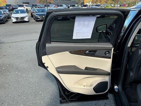 Used 2019 Lincoln Nautilus Reserve image 22