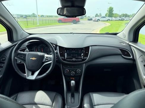 Used 2021 Chevrolet Trax LT w/ Premium Seat Package AWD/4WD image 6