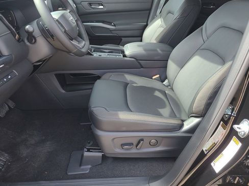 New 2026 Nissan Pathfinder SL image 13