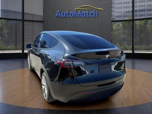 Used 2024 Tesla Model Y Long Range AWD/4WD image 8