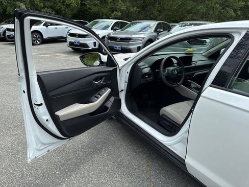 Used 2024 Honda Accord EX image 12