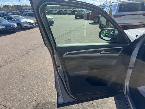 Used 2021 Volkswagen Atlas SE image 15