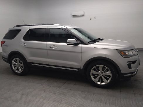 Used 2018 Ford Explorer Limited w/ Equipment Group 301A FWD image 11