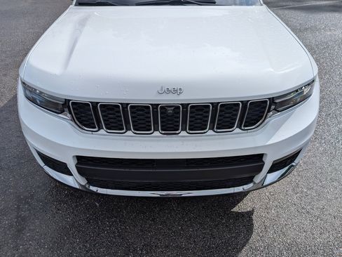 Used 2024 Jeep Grand Cherokee L Limited w/ Luxury Tech Group II AWD/4WD image 12