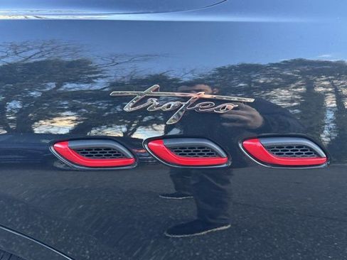 Used 2022 Maserati Levante Trofeo image 8