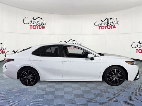 Used 2022 Toyota Camry SE FWD image 9