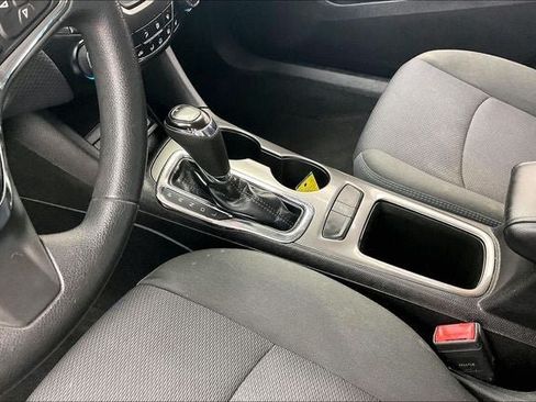 Used 2017 Chevrolet Cruze LT w/ Convenience Package FWD image 15