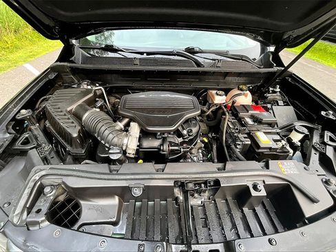 Used 2021 GMC Acadia AT4 w/ Technology Package image 30