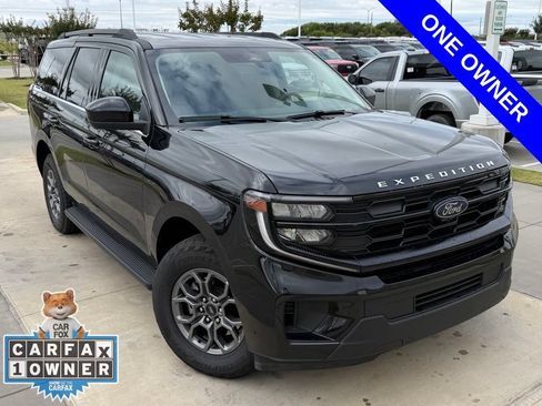 Used 2025 Ford Expedition Active AWD/4WD image 3