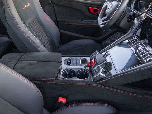 Used 2023 Lamborghini Urus Performante AWD/4WD image 38