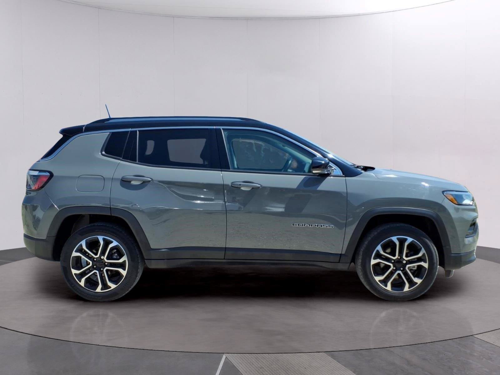 Used 2022 Jeep Compass Limited AWD/4WD image 6