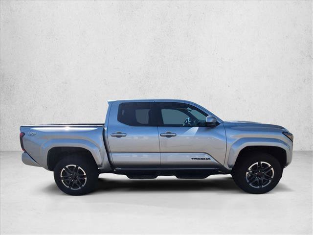 Used 2025 Toyota Tacoma TRD Sport AWD/4WD image 4