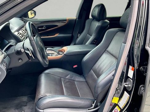 Used 2017 Lexus LS 460 w/ F Sport Midnight Edition RWD image 21