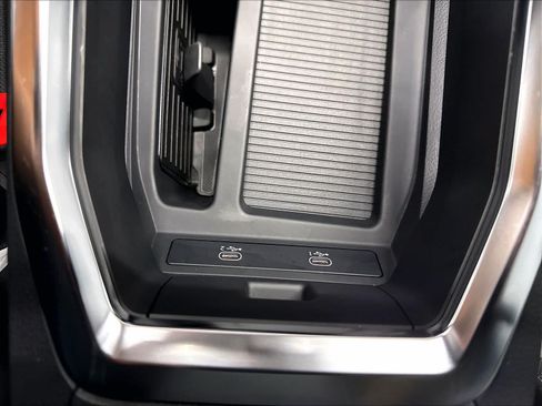 Used 2023 Audi e-tron Premium Plus w/ Premium Plus Package AWD/4WD image 33