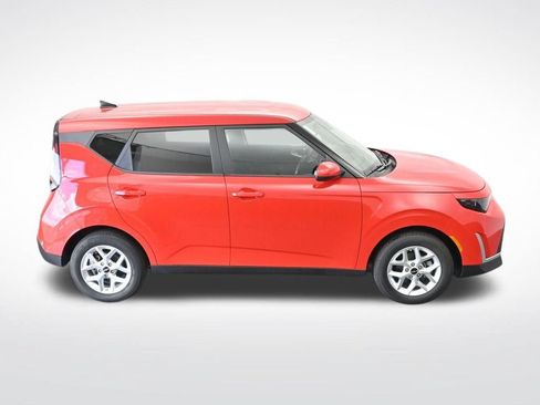 Used 2025 Kia Soul LX w/ LX Technology Package FWD image 26