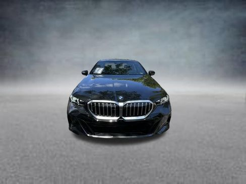 Used 2025 BMW 530i RWD image 2