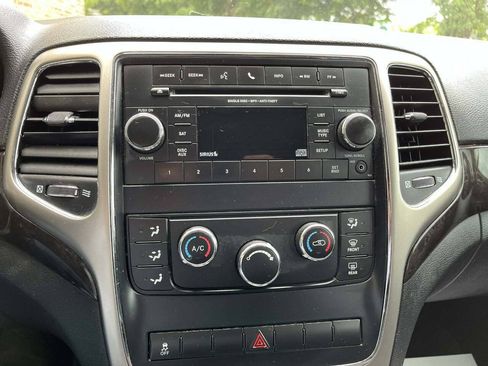 Used 2012 Jeep Grand Cherokee Laredo RWD image 13