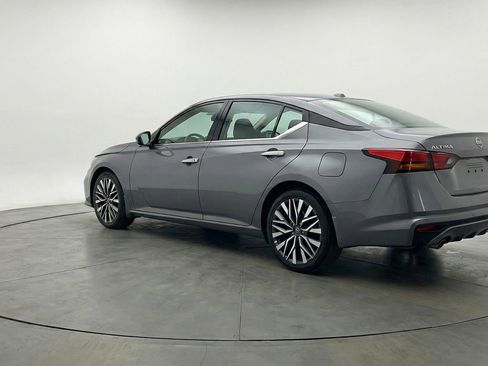 Used 2025 Nissan Altima 2.5 SV image 6