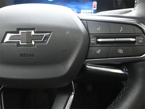 Used 2025 Chevrolet Equinox ACTIV w/ Safety and Technology Package image 30