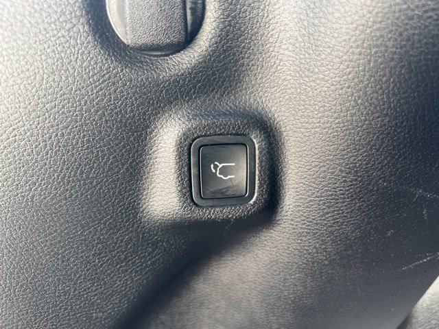 Used 2018 Jeep Compass Latitude FWD image 42