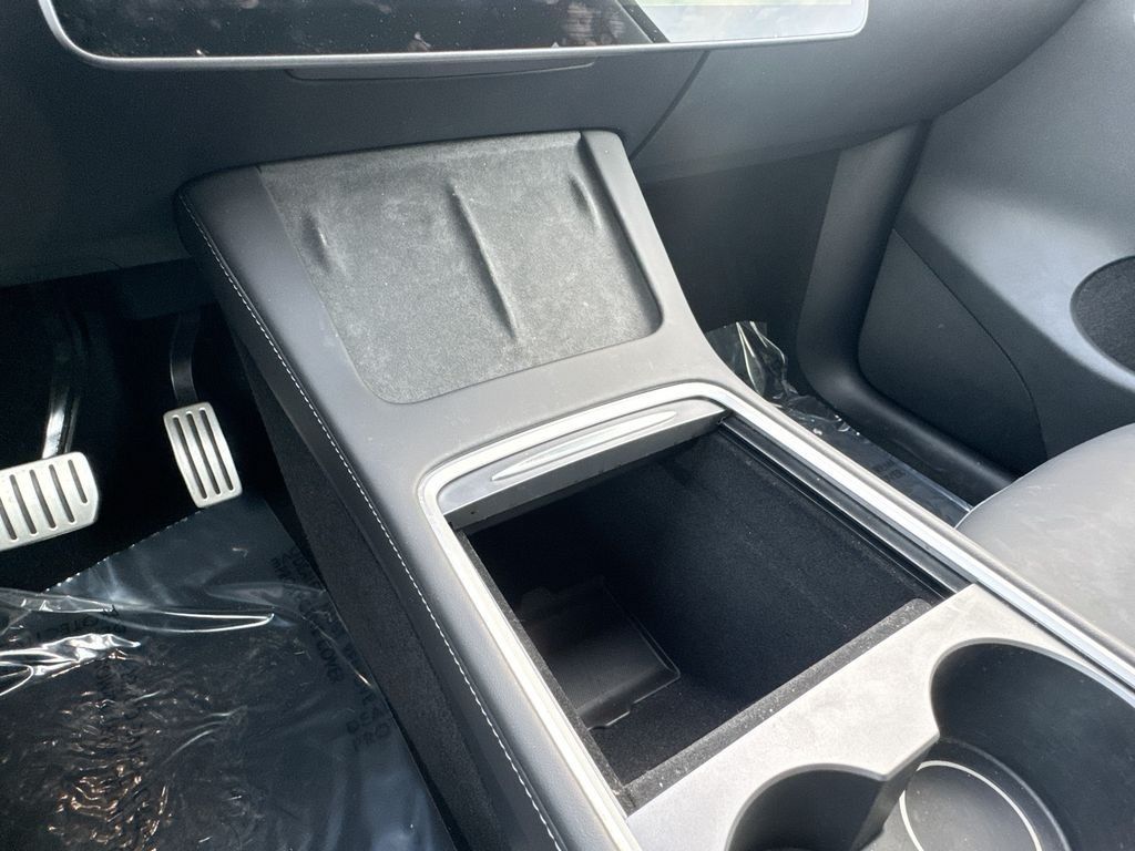 Used 2024 Tesla Model Y Performance AWD/4WD image 29