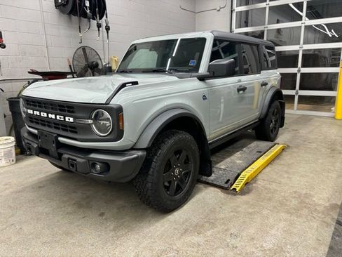 Used 2022 Ford Bronco Black Diamond image 1