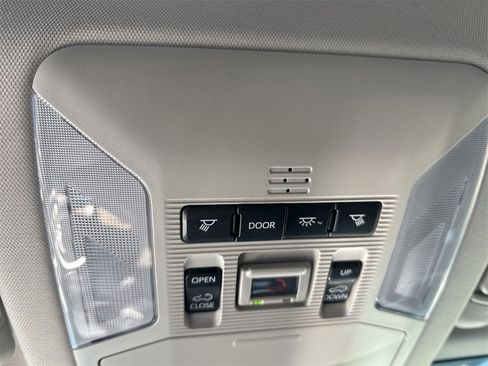 Used 2020 Toyota RAV4 Limited image 12