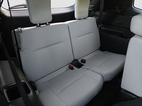 Used 2025 Mitsubishi Outlander image 18