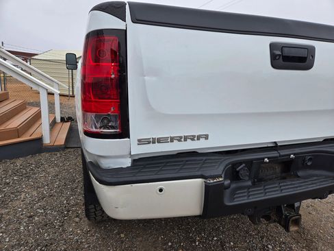 Used 2014 GMC Sierra 2500 Denali w/ Suspension Package, Off-Road image 15