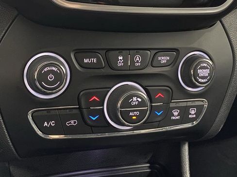 Used 2020 Jeep Cherokee Limited image 26