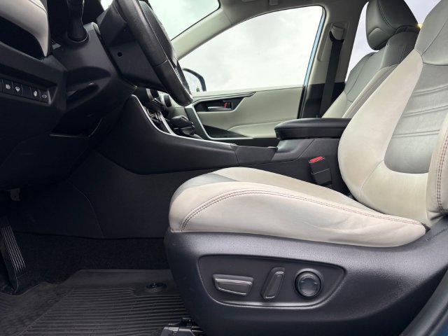 Used 2020 Toyota RAV4 XLE Premium AWD/4WD image 14