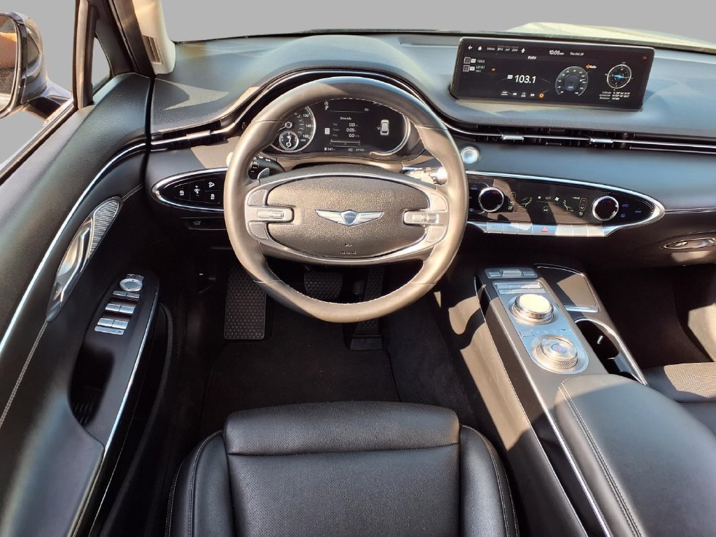 Used 2025 Genesis GV70 2.5T AWD/4WD image 4