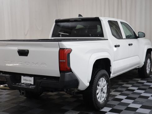 Used 2025 Toyota Tacoma SR image 17