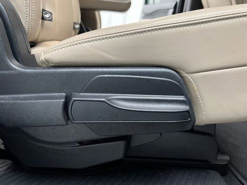 Used 2024 Ford Expedition Max XLT image 19