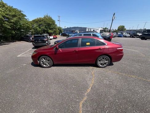 Used 2016 Toyota Camry SE FWD image 8