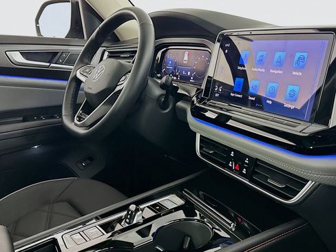 Used 2024 Volkswagen Atlas Peak Edition SEL image 32