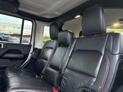 Used 2018 Jeep Wrangler Unlimited Rubicon w/ Uconnect 4C Nav & Sound Group image 24