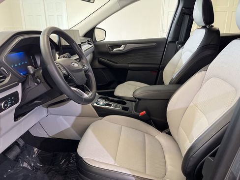 Used 2025 Ford Escape SE FWD image 17