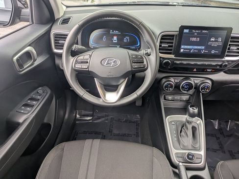 Used 2025 Hyundai Venue SEL FWD image 25