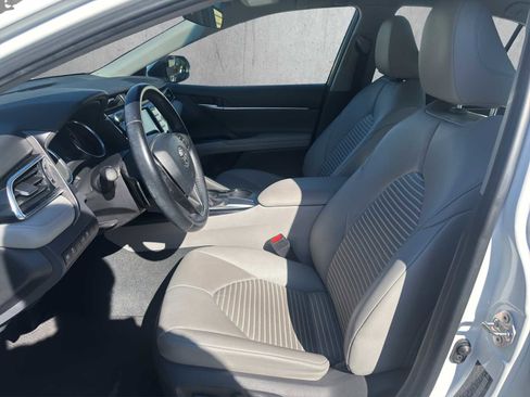 Used 2018 Toyota Camry SE FWD image 11