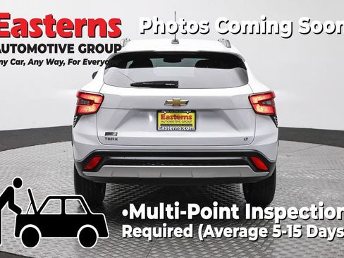 Used 2025 Chevrolet Trax LT FWD image 6